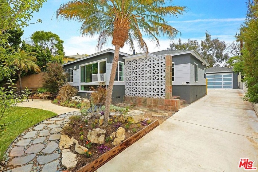 Beautifully remodeled 3 unit compound in Sunset Park, walking - Beach Home for sale in Santa Monica, California on Beachhouse.com