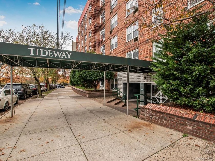 Welcome to this sun-filled, spacious one-bedroom corner co-op in - Beach Home for sale in Bronx, New York on Beachhouse.com