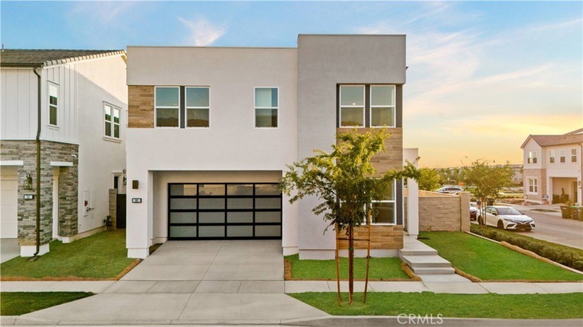 Discover this pristine Toll Brothers residence in the coveted - Beach Home for sale in Lake Forest, California on Beachhouse.com