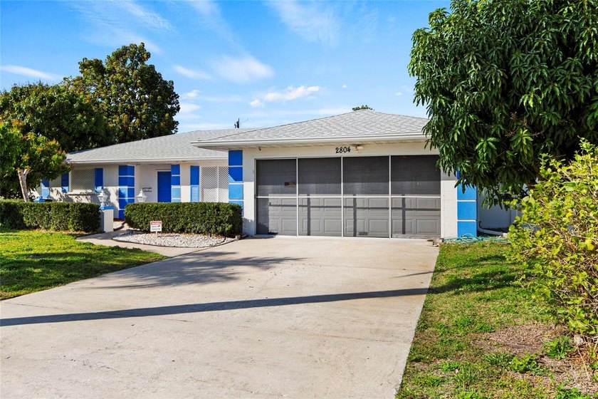 Welcome to this well-maintained home situated on a spacious lot - Beach Home for sale in Bradenton, Florida on Beachhouse.com