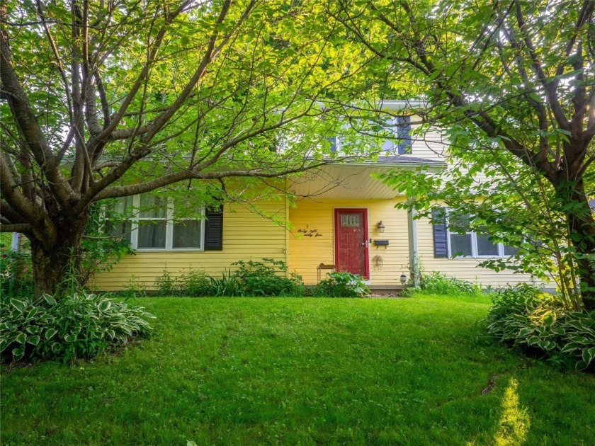 Located across from Glenwood Golf course this home offers open - Beach Home for sale in Erie, Pennsylvania on Beachhouse.com