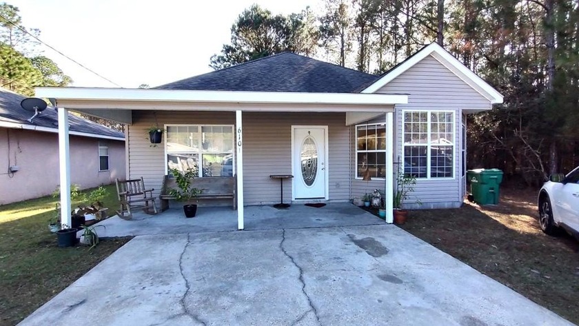 This 3 BR/2 Bath Bayside Park home offers 1344 sf of living - Beach Home for sale in Bay Saint Louis, Mississippi on Beachhouse.com