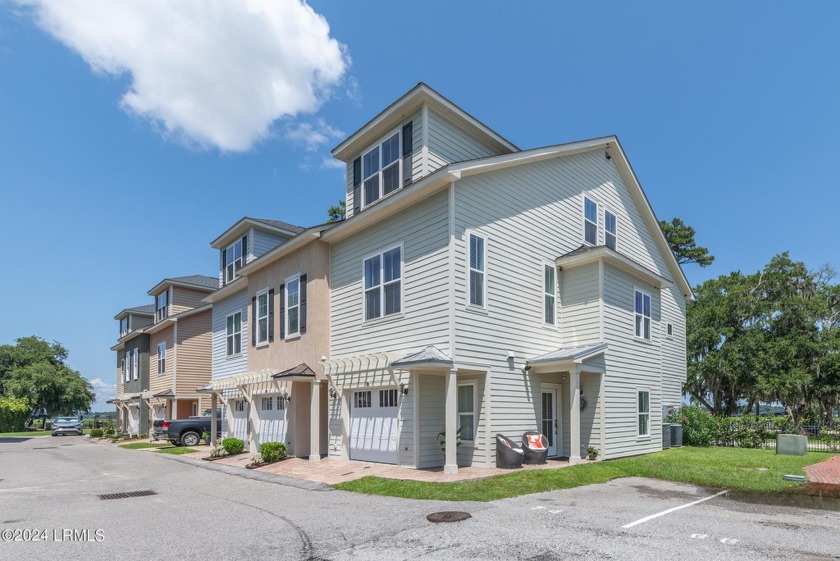 Seller to provide a 6 month HOA or boat slip allowance with - Beach Townhome/Townhouse for sale in Beaufort, South Carolina on Beachhouse.com
