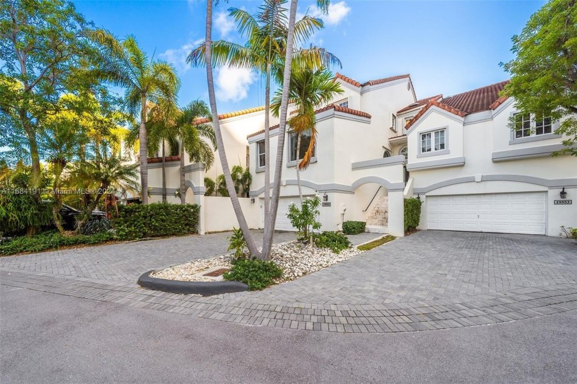 Welcome to this gorgeous townhouse situated on the picturesque - Beach Townhome/Townhouse for sale in Aventura, Florida on Beachhouse.com