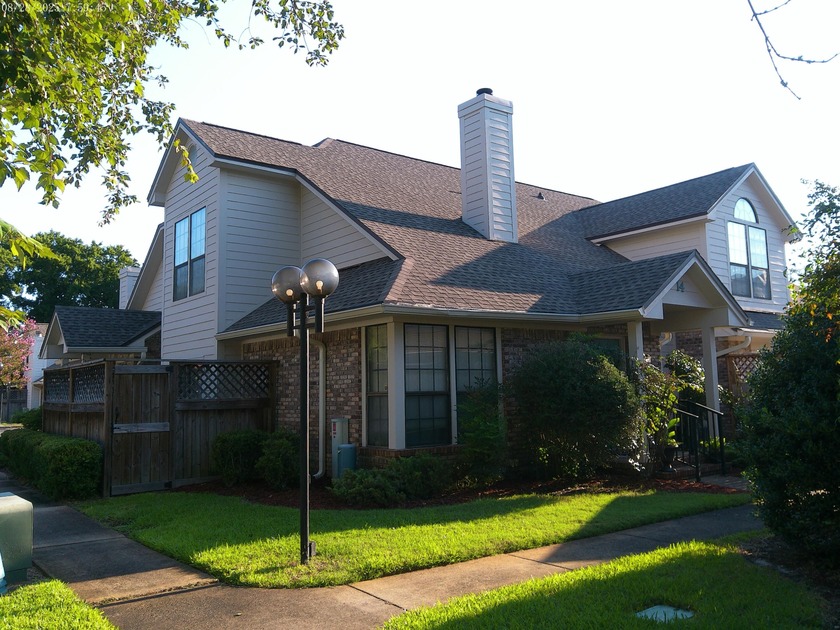 2 Bed, 2 Bath Townhouse-Prime Beach & Air Force Base Location! - Beach Townhome/Townhouse for sale in Fort Walton Beach, Florida on Beachhouse.com