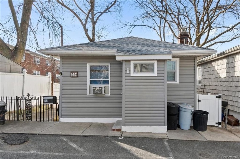 This is a Move-in ready, Ranch style -3 bedroom - 1 bath Unit - Beach Home for sale in Bronx, New York on Beachhouse.com