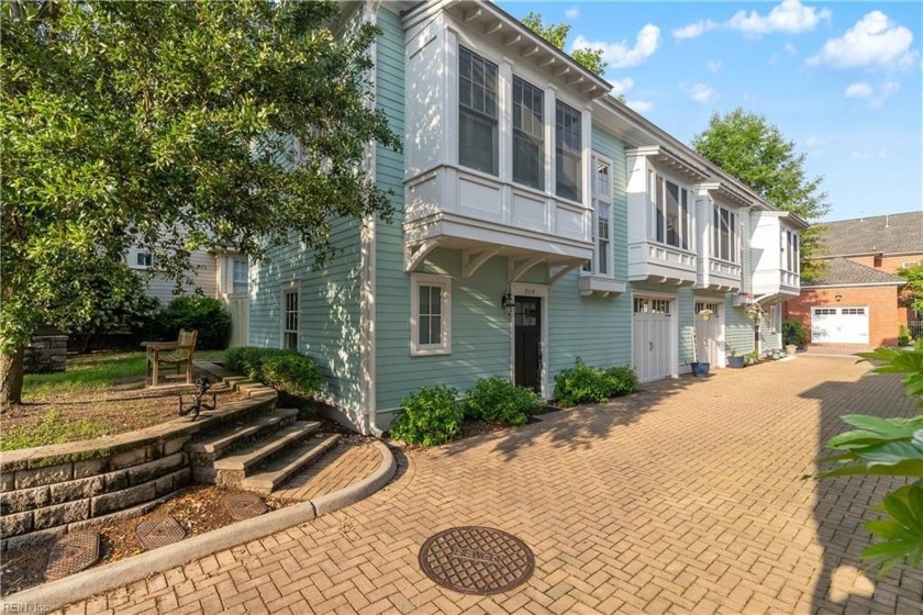 Coastal 2-bed, 2-bath townhome in Norfolk's Waterside Community - Beach Townhome/Townhouse for sale in Norfolk, Virginia on Beachhouse.com