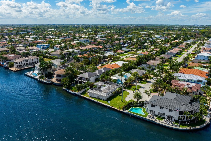 This prime direct intracoastal property offers an exceptional - Beach Home for sale in Boca Raton, Florida on Beachhouse.com