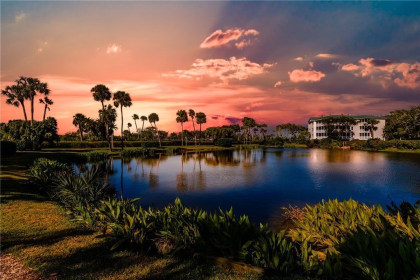 What a view! Beautiful Lakeside villa with volume ceilings and - Beach Home for sale in Vero Beach, Florida on Beachhouse.com