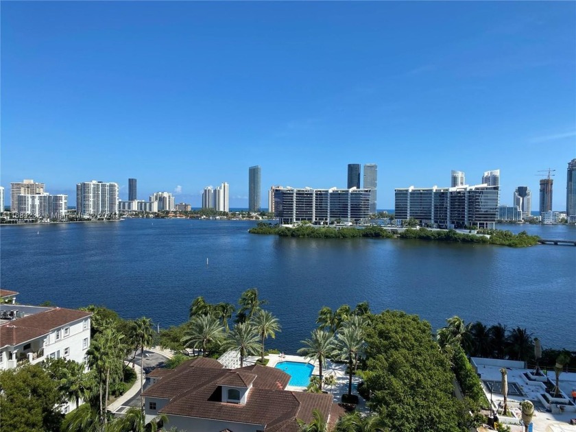 Perfect place to call home! Corner apartment filled with natural - Beach Condo for sale in Aventura, Florida on Beachhouse.com