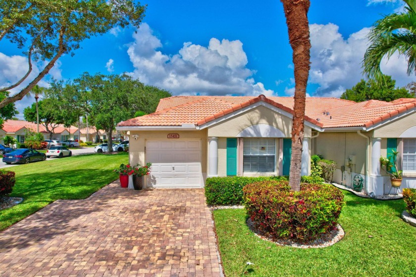 Move-in ready with upgraded kitchen and baths. Bring your - Beach Home for sale in Delray Beach, Florida on Beachhouse.com