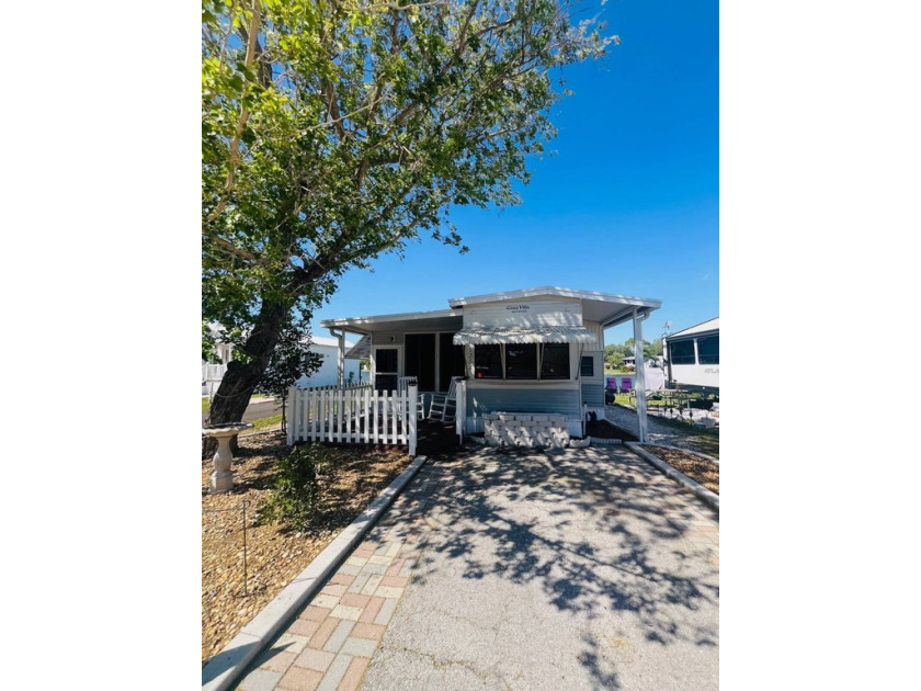 Just listed is this cute 1 bed, 1 bath home on a lake! The home - Beach Home for sale in Bradenton, Florida on Beachhouse.com