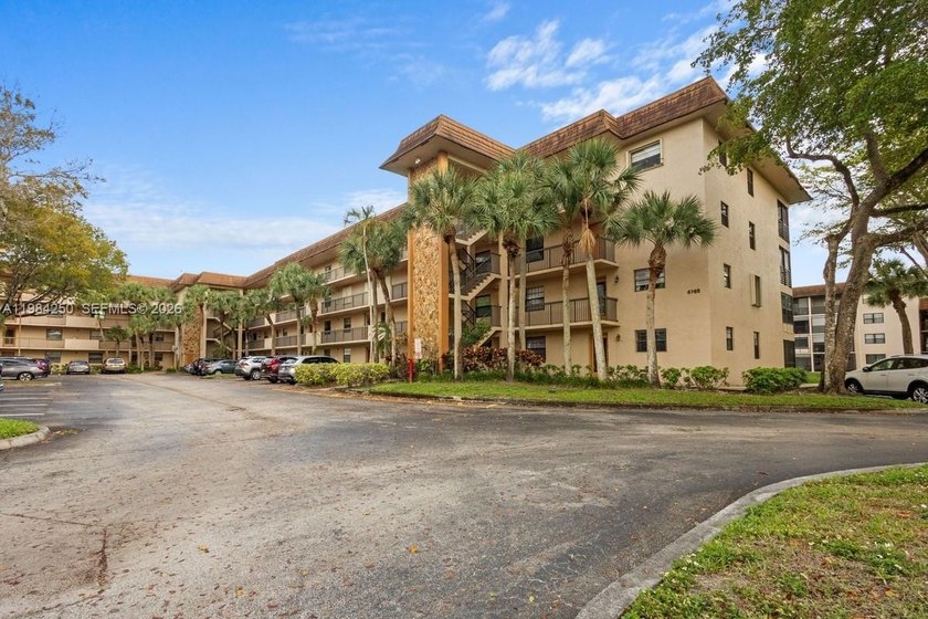 Welcome to this beautifully remodeled 2 bedroom 2 bath condo - Beach Condo for sale in Tamarac, Florida on Beachhouse.com
