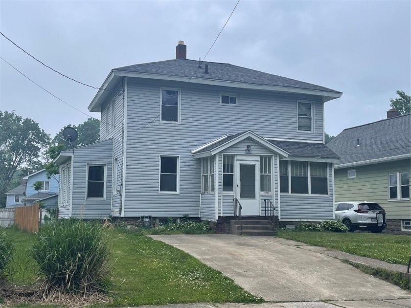 Looking to update in your own style! Take a look at this 3 - Beach Home for sale in Erie, Pennsylvania on Beachhouse.com