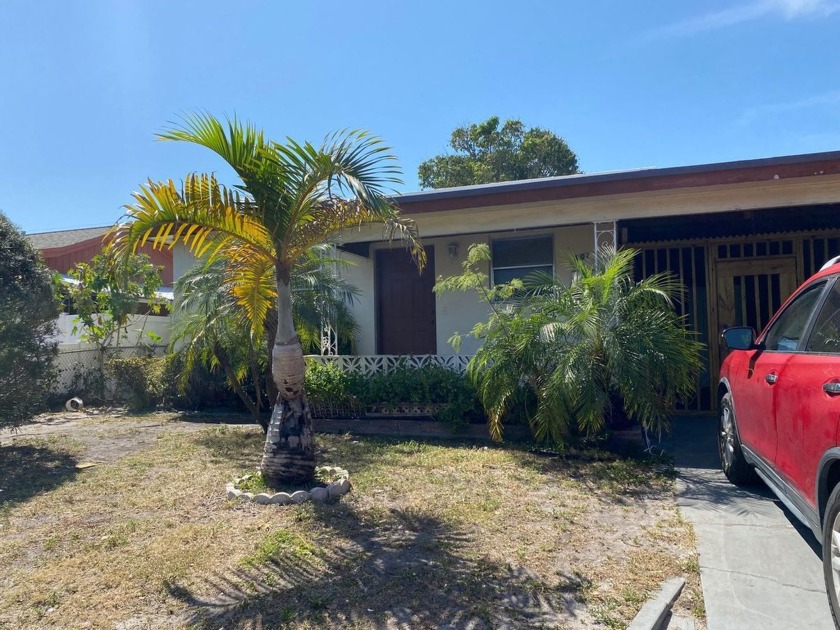 Prime Lake Worth duplex offering amazing potential for investors - Beach Townhome/Townhouse for sale in Lake Worth Beach, Florida on Beachhouse.com