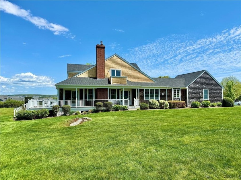 Impeccable Ferry Landing Townhome -- Discover the best of - Beach Condo for sale in Portsmouth, Rhode Island on Beachhouse.com