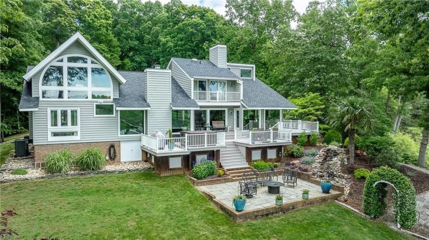 Nestled on 4.99 private acres on college creek, yet 2 miles from - Beach Home for sale in Williamsburg, Virginia on Beachhouse.com