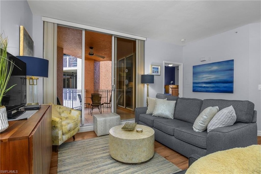 Live and Vacation in downtown Naples Florida!  Walk to the Bay - Beach Condo for sale in Naples, Florida on Beachhouse.com