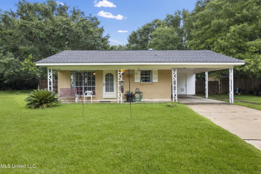 AMAZING LOCATION! Nestled in the coveted golf cart district of - Beach Home for sale in Ocean Springs, Mississippi on Beachhouse.com