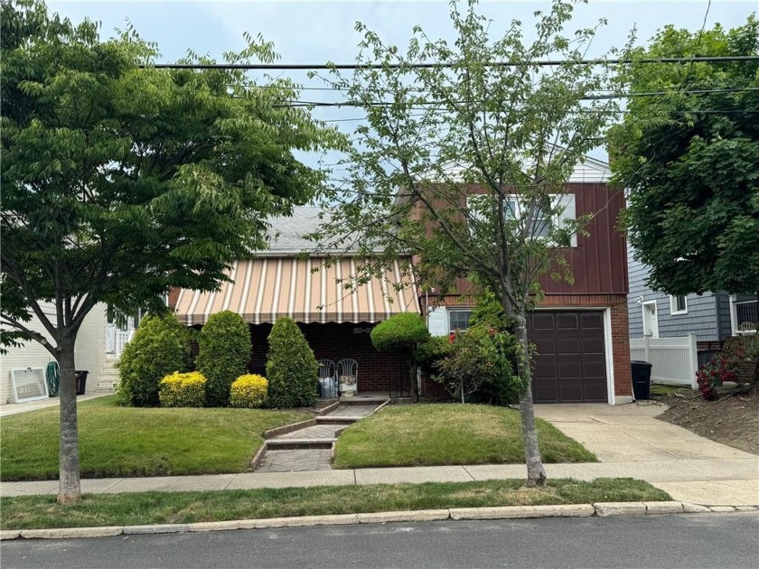 Move right into this lovely home located on a quiet street - Beach Home for sale in Queens, New York on Beachhouse.com