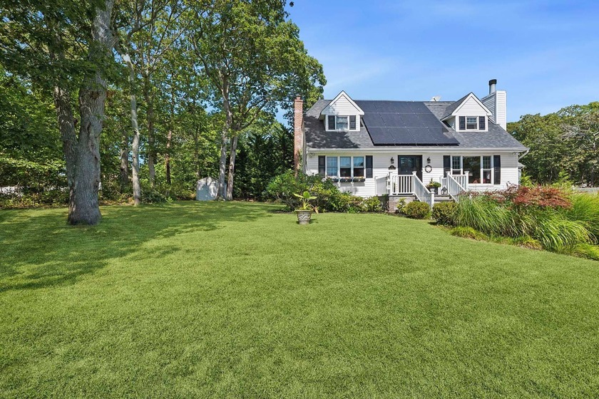First impressions are everything, and 58 Ocean Avenue certainly - Beach Home for sale in Hampton Bays, New York on Beachhouse.com