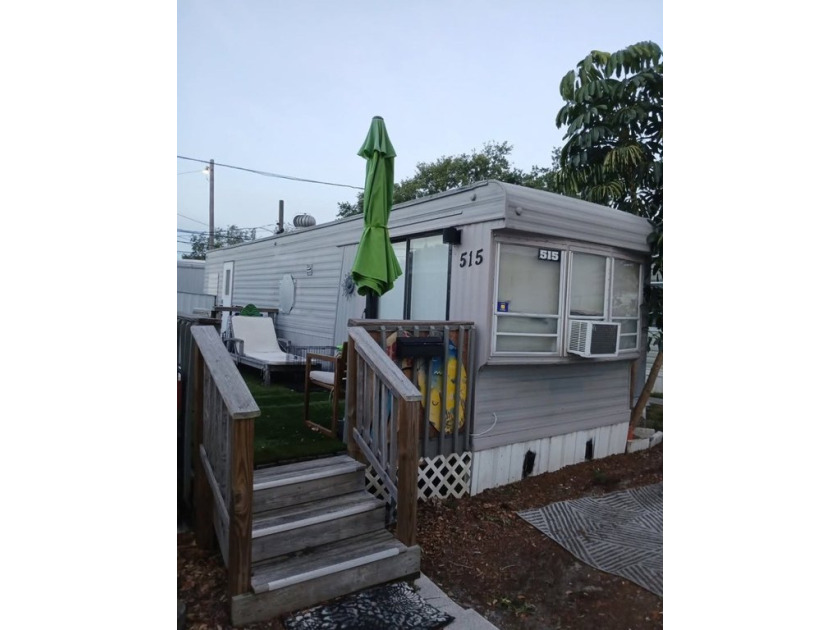 Adorable 1 bedroom, 1 bath park model just 6 miles from - Beach Home for sale in Clearwater, Florida on Beachhouse.com