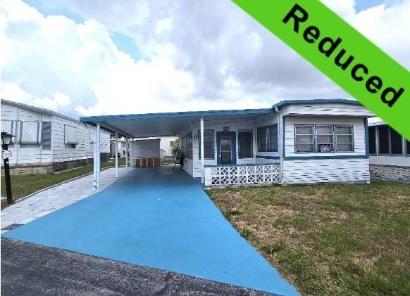 Come tour this charming 1-bedroom, 1-bathroom home located in - Beach Home for sale in Bradenton, Florida on Beachhouse.com