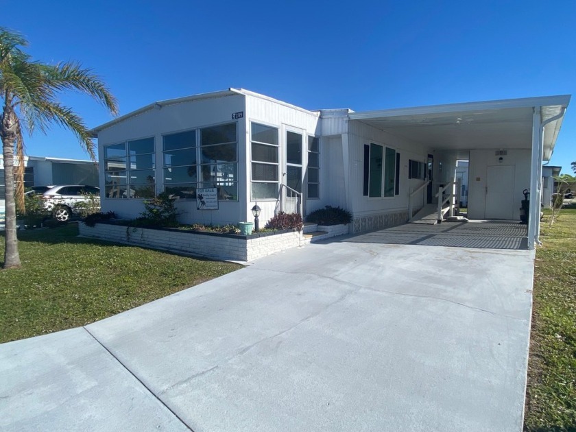 Welcome to Spanish Lakes Mobile Home Park, a 55+ community in - Beach Home for sale in Nokomis, Florida on Beachhouse.com