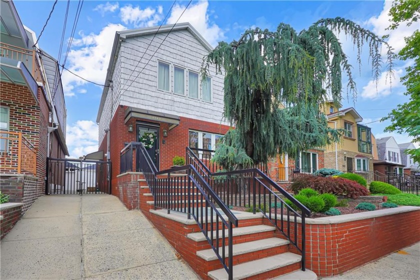 Prime Dyker Heights location! Sitting on a 26 x 100 lot, this - Beach Home for sale in Brooklyn, New York on Beachhouse.com