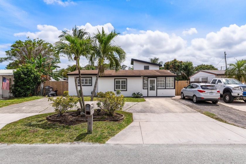 Don't miss this incredible opportunity to own a beautifully - Beach Home for sale in West Palm Beach, Florida on Beachhouse.com