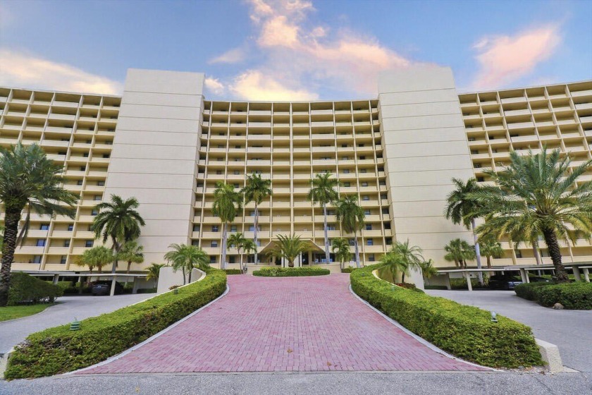 Welcome to luxury waterfront living in North Palm Beach! This - Beach Condo for sale in North Palm Beach, Florida on Beachhouse.com