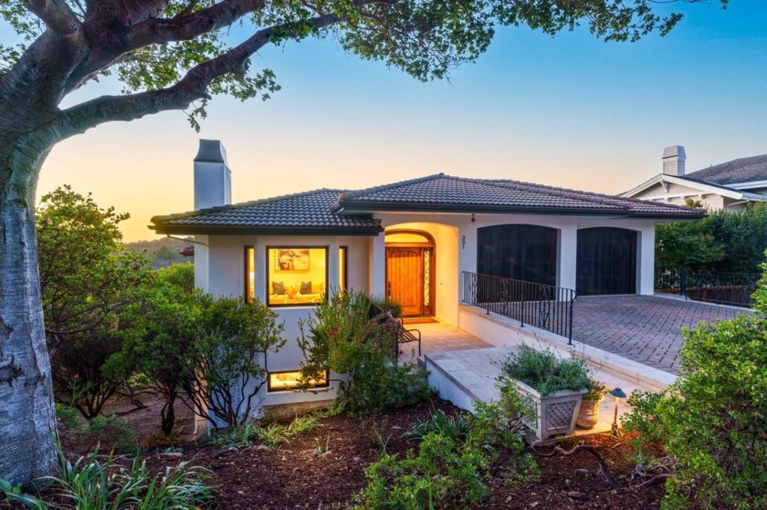 This spectacular, custom built 4 bedroom, 3.5 bathroom home is - Beach Home for sale in Aptos, California on Beachhouse.com