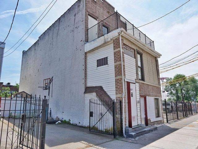 Coney Island Brick 8 family Fully renovated 8 Units / 2 one - Beach Lot for sale in Brooklyn, New York on Beachhouse.com