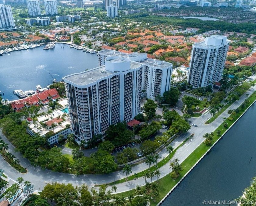 Bright and spacious 2BR/2BA residence in Portsview at the - Beach Condo for sale in Aventura, Florida on Beachhouse.com