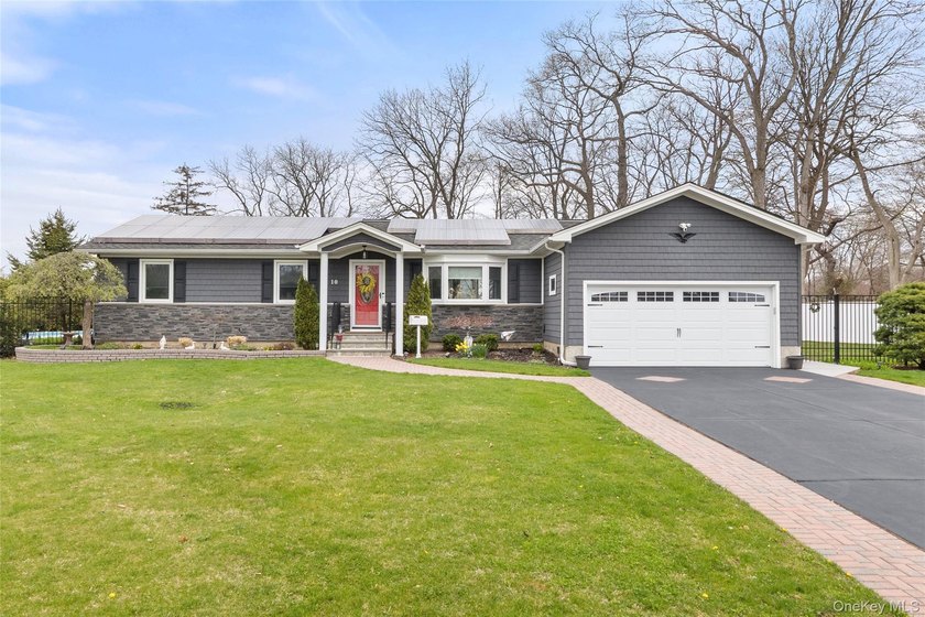 Welcome to this gorgeous and private 3-bedroom, 3-bath expanded - Beach Home for sale in North Babylon, New York on Beachhouse.com
