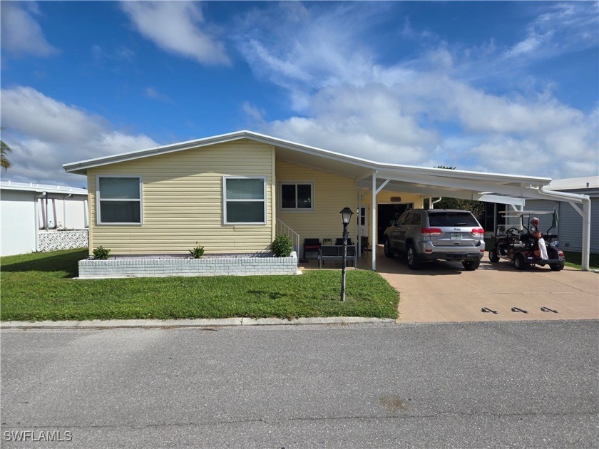 This is one of the nicest homes in Six Lakes. It's priced to - Beach Home for sale in North Fort Myers, Florida on Beachhouse.com