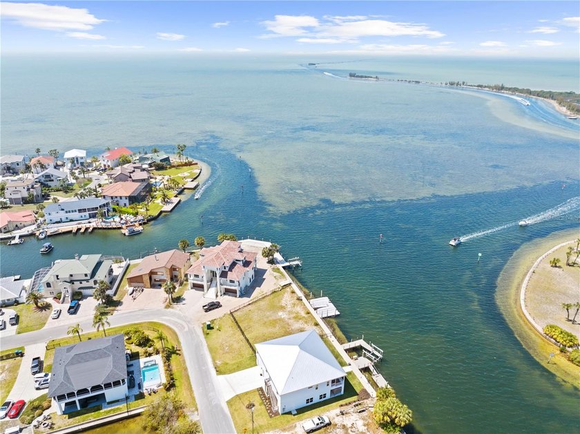 Rare Gulf-front vacant lot on a quiet cul-de-sac in Hernando - Beach Lot for sale in Hernando Beach, Florida on Beachhouse.com