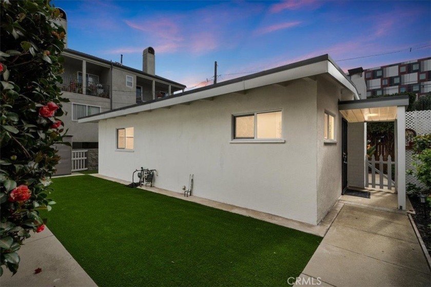 Rare opportunity for an investment property~Rear 2 bedroom, 1 - Beach Townhome/Townhouse for sale in El Segundo, California on Beachhouse.com