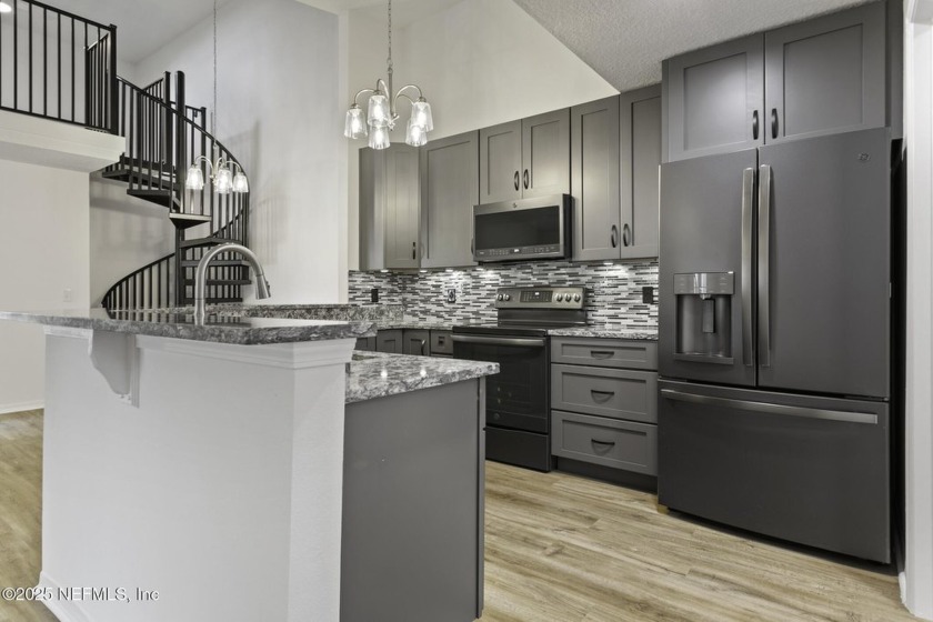 This 2nd-story condo offers 2 bedrooms, 2 bathrooms, and a - Beach Condo for sale in St Augustine, Florida on Beachhouse.com