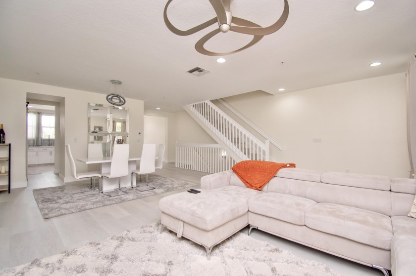 Spectacularly renovated townhome. The design details, fine - Beach Townhome/Townhouse for sale in West Palm Beach, Florida on Beachhouse.com