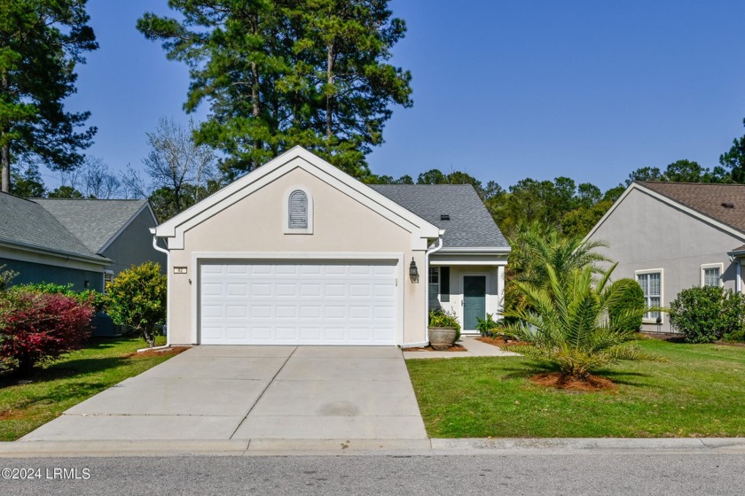 Great location in Sun City. Wonderful 3BR, 2BA home. Situated on - Beach Home for sale in Bluffton, South Carolina on Beachhouse.com