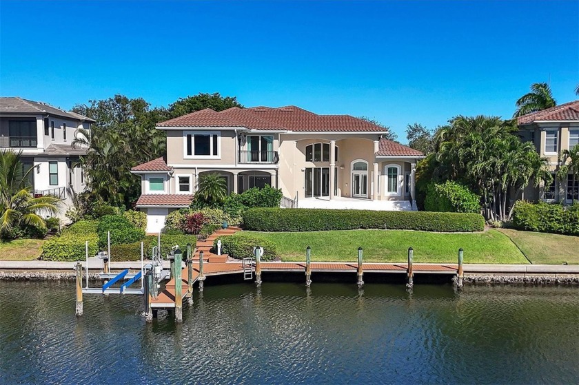 DRAMATIC PRICE ADJUSTMENT !!! NOW IS THE TIME, if Island living - Beach Home for sale in Longboat Key, Florida on Beachhouse.com