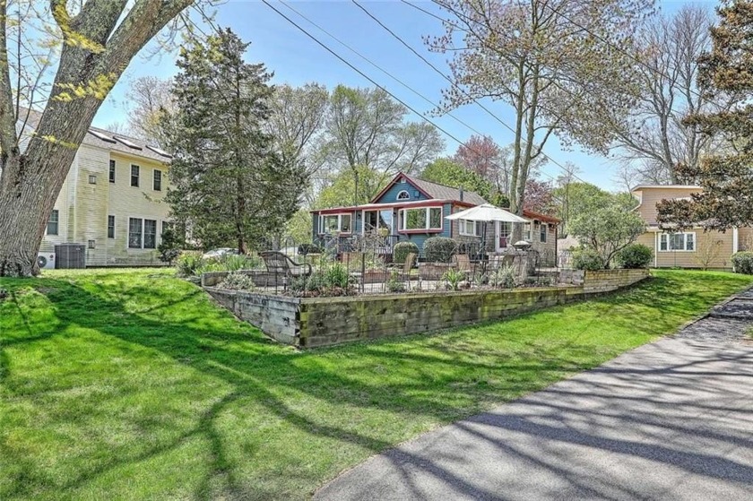 Discover the private waterside neighborhood of Cole Farm. This - Beach Home for sale in Warwick, Rhode Island on Beachhouse.com