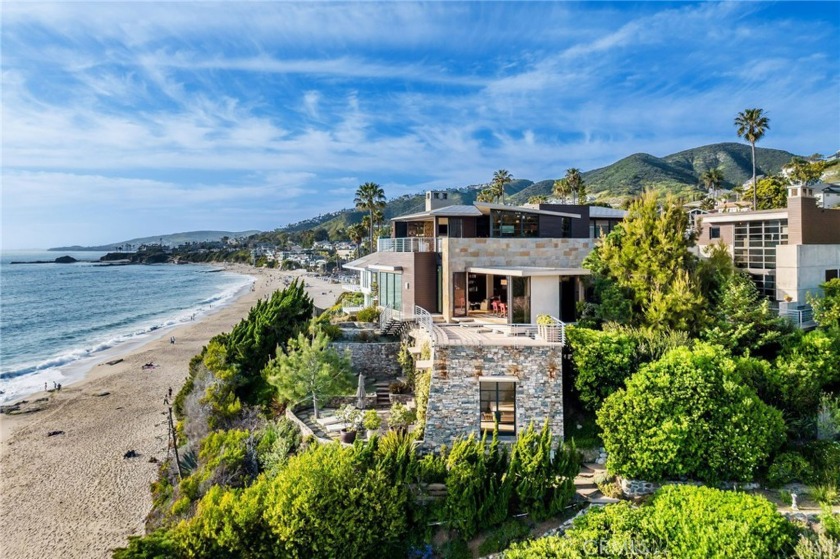 15 Camel Point is an exquisitely executed contemporary - Beach Home for sale in Laguna Beach, California on Beachhouse.com