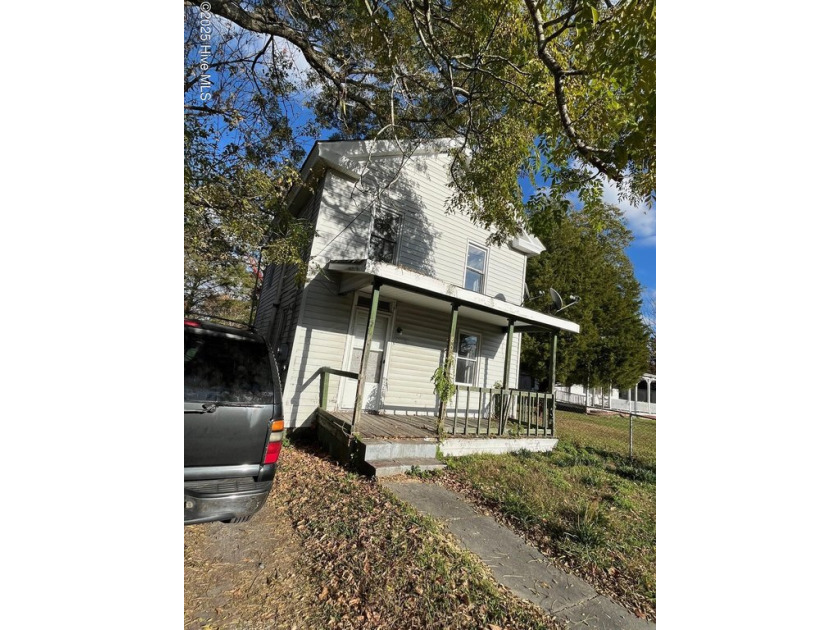 This house is a tear-down so no interior photos. It is not safe - Beach Home for sale in Elizabeth City, North Carolina on Beachhouse.com