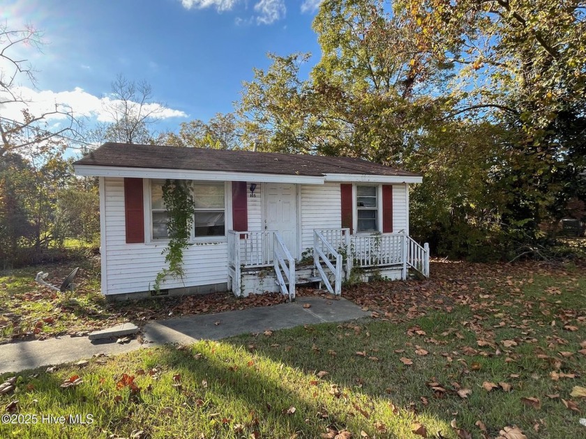 This house is not livable in its current condition and must be - Beach Home for sale in Elizabeth City, North Carolina on Beachhouse.com