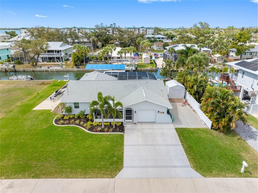 Welcome to 9211 Lake Dr, a charming waterfront retreat in the - Beach Home for sale in Englewood, Florida on Beachhouse.com