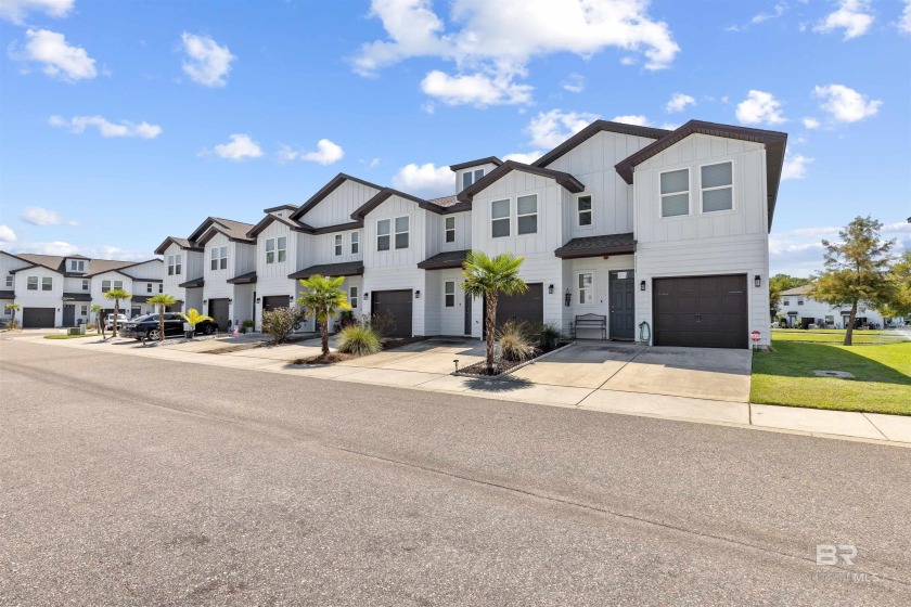 Great location off Canal Road. This 3 bedroom, 2 1/2 bath has - Beach Home for sale in Orange Beach, Alabama on Beachhouse.com