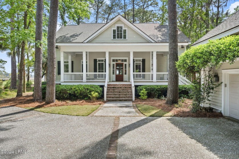 This Callawassie Island home enjoys golf-to-marsh views and a - Beach Home for sale in Okatie, South Carolina on Beachhouse.com