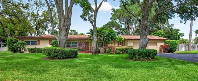 A truly exceptioinal find in a highly desired school district - Beach Home for sale in Palm Harbor, Florida on Beachhouse.com
